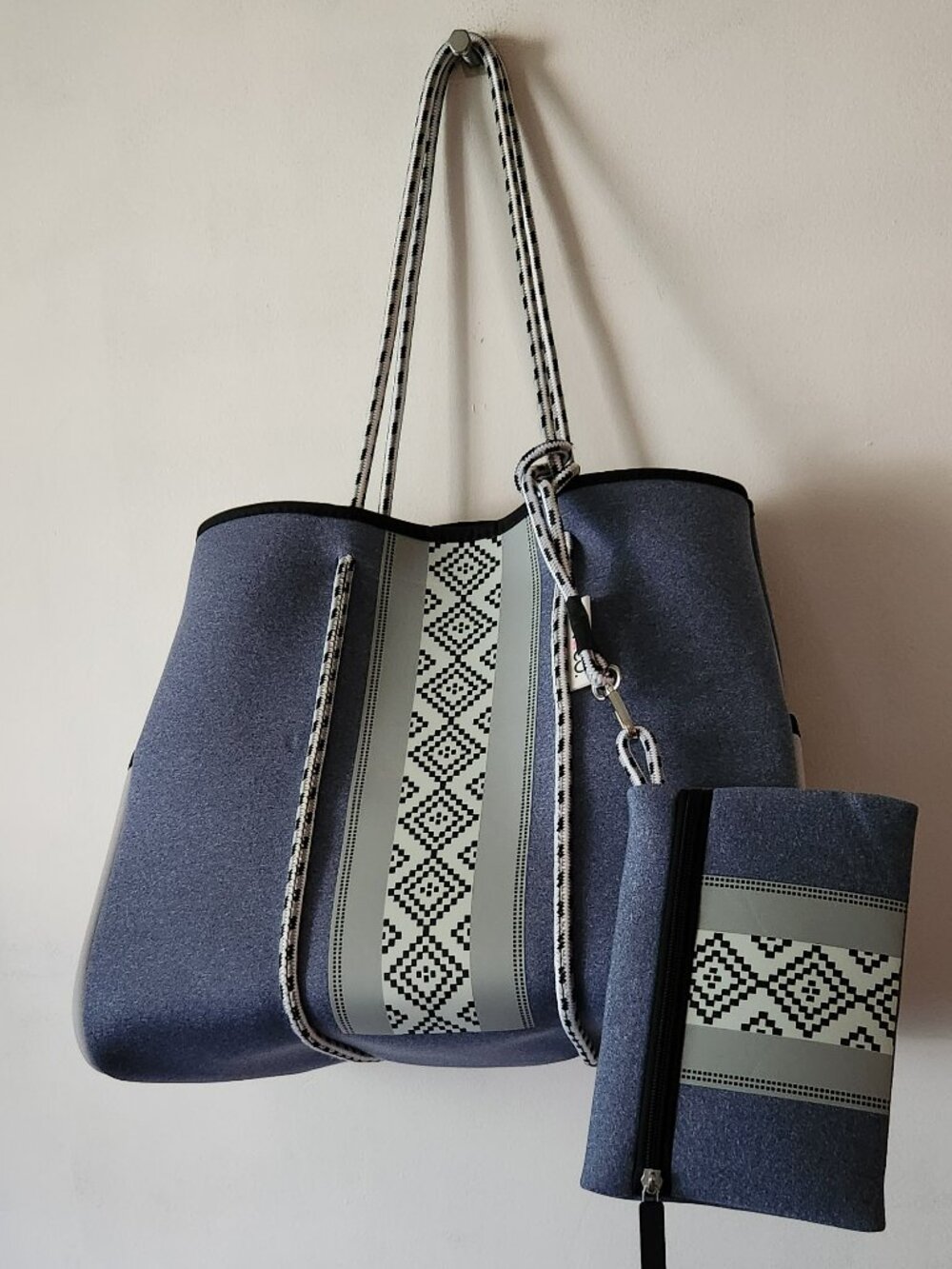 Jen & Co neoprene tote XL blue gray Annabella Aztec VGUC
